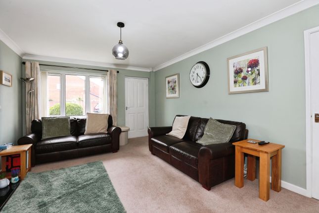 39, St. Matthews Close, Haslington photo 3
