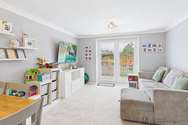12, Pebble Close, Hayling Island photo 3