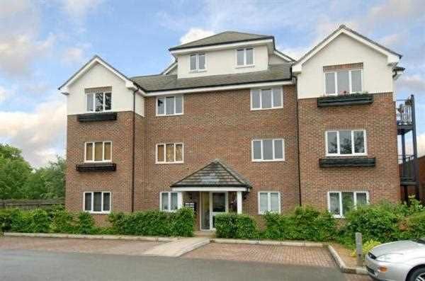 Thumbnail Flat to rent in Lincoln Court, Denham, Uxbridge