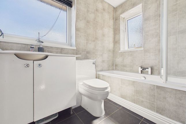 12 Kellsway, Gateshead photo 4