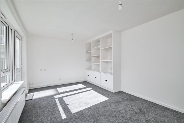 32, Weetwood House Court, West Yorkshire photo 2