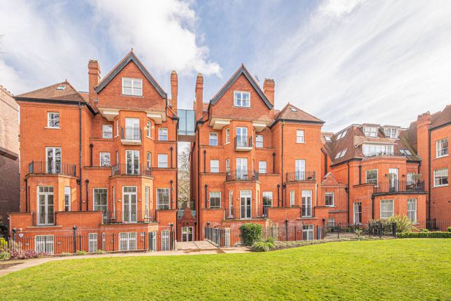 Flat for sale in Fitzjohns Avenue, Hampstead, London