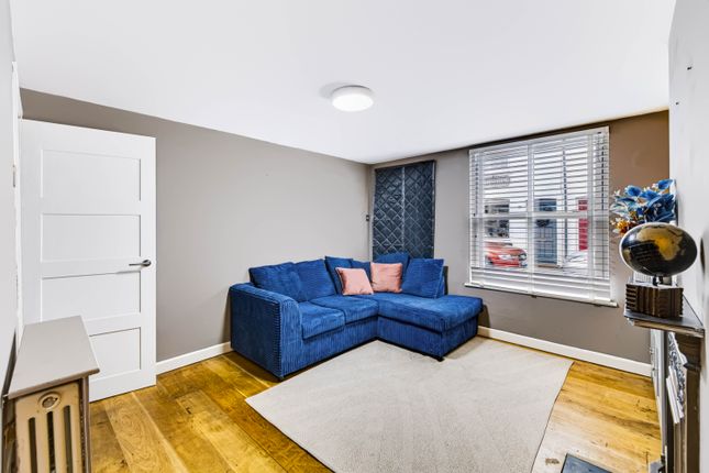 20, Alpha Road, Crawley photo 4