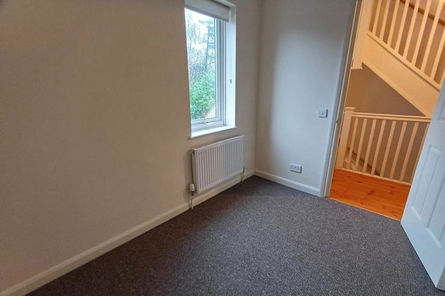 Town house to rent in Watersmeet Way, Thamesmead