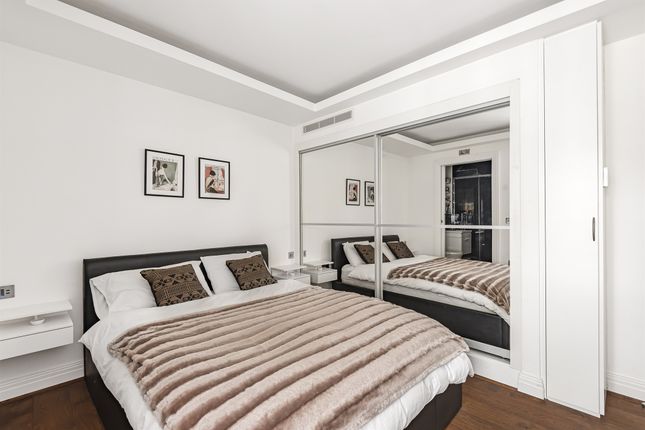 Flat for sale in Exchange Court, Covent Garden, London