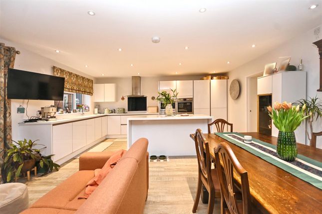 25, Willingdon Park Drive, Eastbourne photo 2