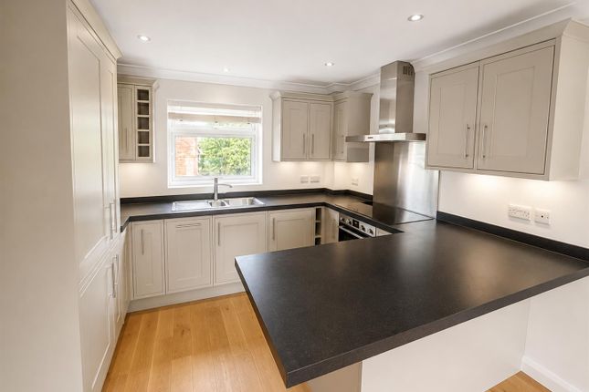 33 Holly Court, 66, Worcester Road, Sutton photo 2
