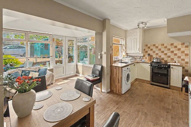 12 Simister Green, Manchester photo 2