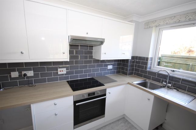 3, Barton Drive, Southampton photo 4