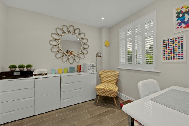 6, Red Lane, Esher photo 4