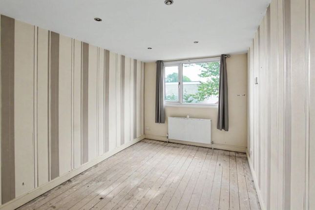 60 Weakland Drive, Sheffield photo 2