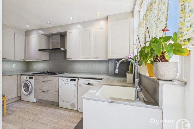 13 Porlock Avenue, Harrow photo 3