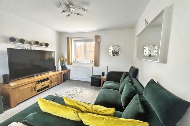2, St. James Gardens, Bedlington photo 4