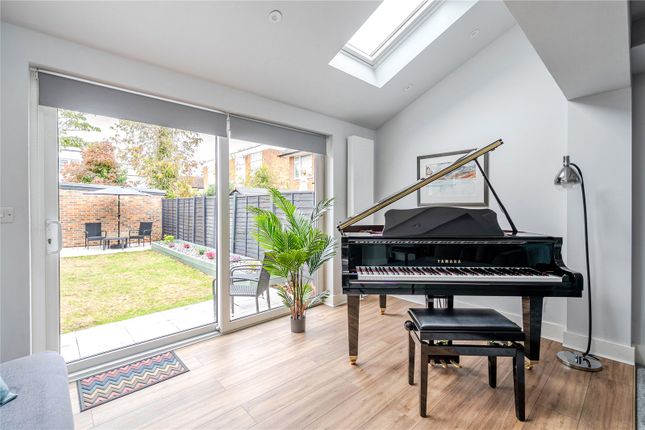 Normanhurst Road, Surrey photo 3