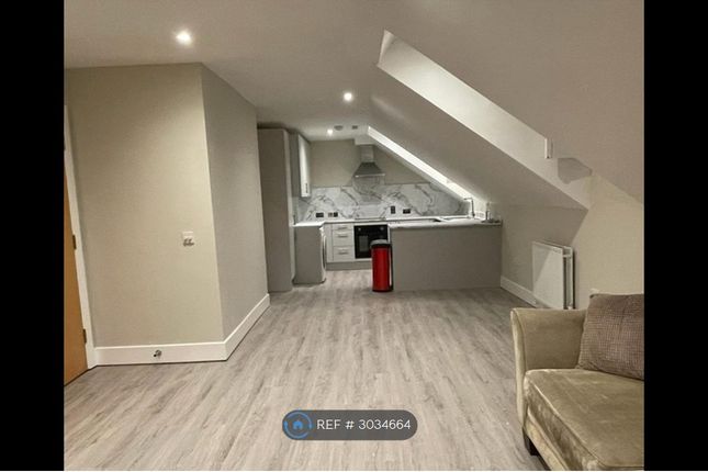 Flat, Larkhall Lane, London photo 3