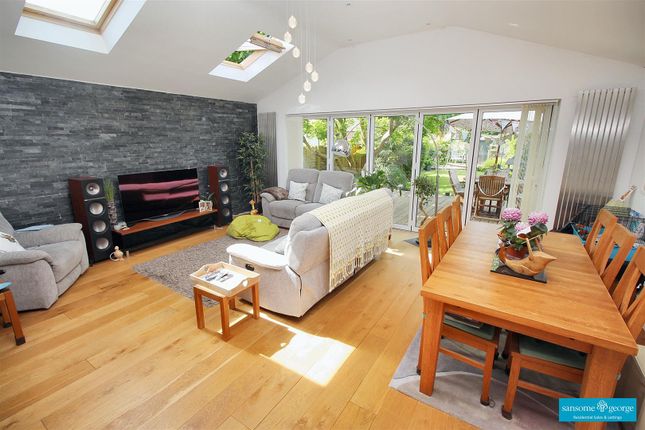 32, Holybrook Crescent, Reading photo 3