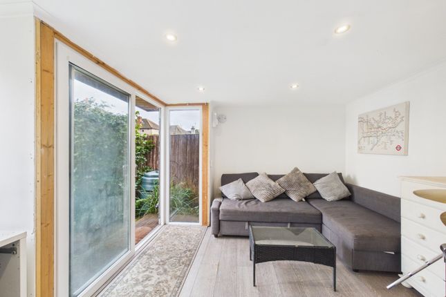 23, Ashview Gardens, Surrey photo 4