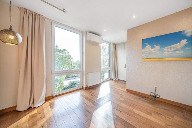 Town house for sale in Brocas Close, London