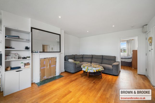 Flat for sale in West Grove, London