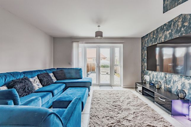 4, Donington Park Close, Edenbridge photo 3