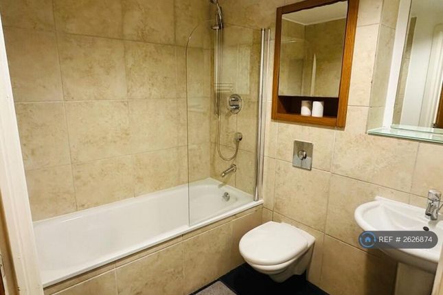 Apt 162 Magallan House, Armories Way Leeds, England photo 4