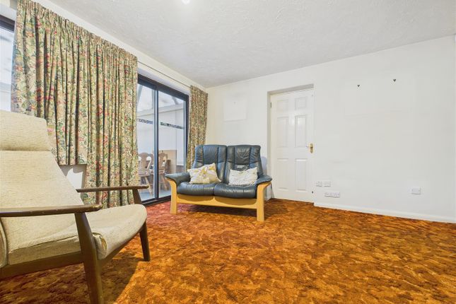 43, Peak Close, Rugeley photo 4