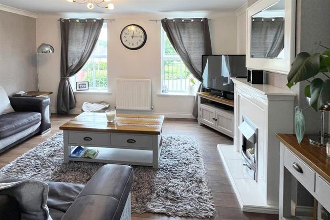 6, Yateholm Drive, Bradford photo 2