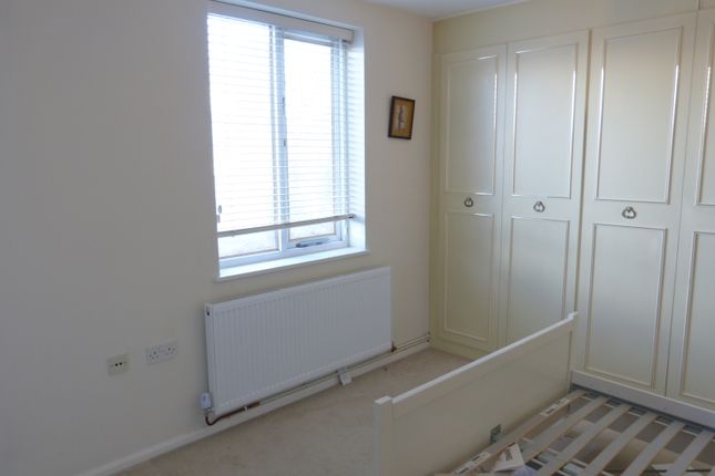 Flat 18 Birnbeck Court, 850, Finchley Road, LONDON photo 4