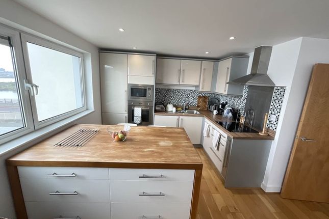 410, Fathom Court, London photo 4