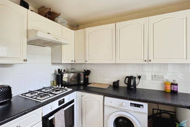 25, Hillbrow Lane, Ashford photo 3