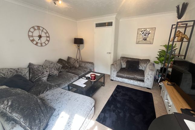 24, Fen Court, LOWESTOFT photo 3