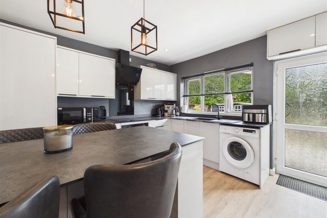 3, Hardhurst Road, Dronfield photo 3