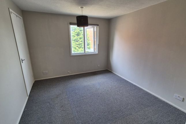 26 Kercroft, Two Mile Ash, Milton Keynes photo 4