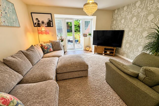 53, Hawthorn Lane, Cleckheaton photo 4