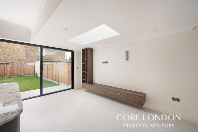 Flat H1096, Twyford Avenue, Acton, London photo 2