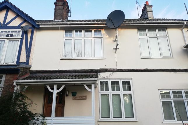Thumbnail Semi-detached house to rent in Medway Drive, East Grinstead