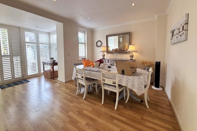 8, Lakeside Drive, Chobham photo 4