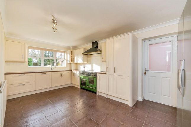 37, Wyndham Wood Close, Lichfield photo 4
