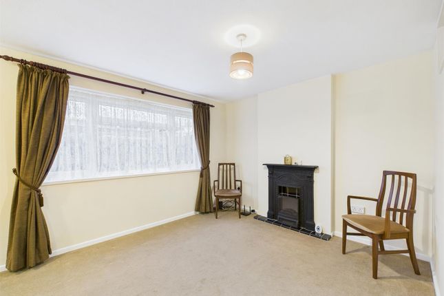 4 Selwyn Court, Long Meadow, Aylesbury photo 3