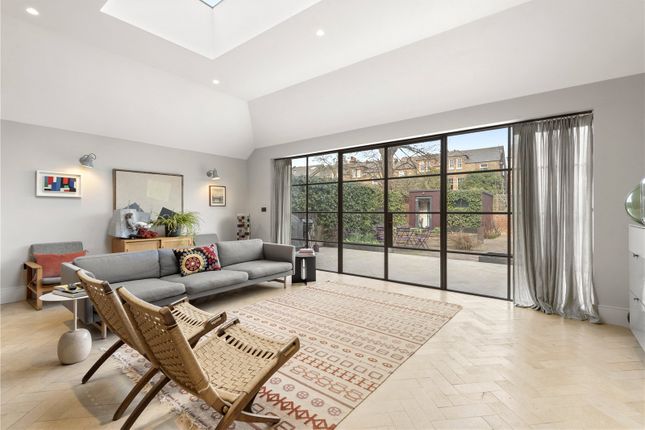 121, Drakefield Road, London photo 4