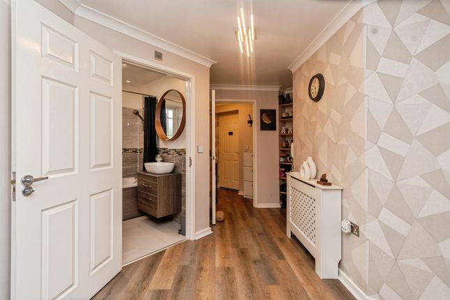 70, Manorhouse Close, Walsall photo 4