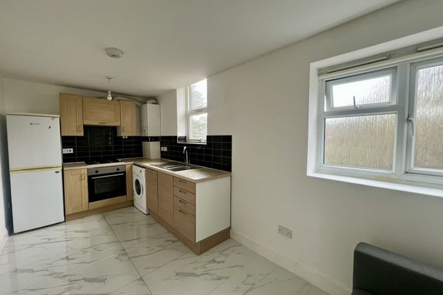 Three Bedroom Flat To Rent On Amersham Road, Lewisham