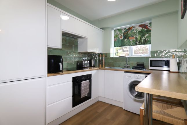 Flat 4, Vine Tree Court St. Peters Close, Rickmansworth photo 3