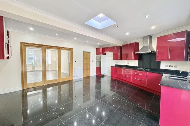 29, Fairdale Gardens, Hayes photo 2