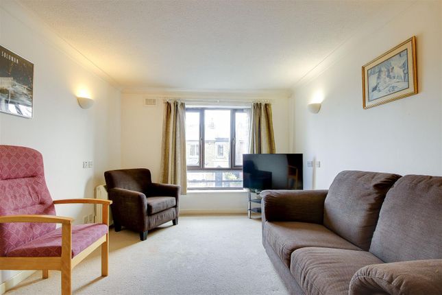 20 Borrowdale Court, Gordon Hill, Enfield photo 3