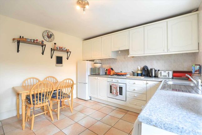 16, Finedon Road, Burton Latimer photo 3