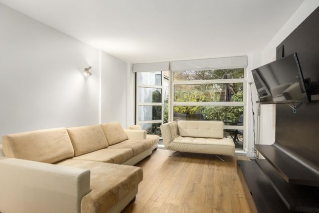 Flat to rent in Consort Rise House, 199-203 Buckingham Palace Road, Belgravia, London