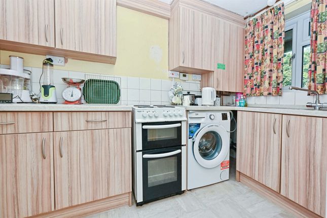10, Heather Way, Hemel Hempstead photo 2
