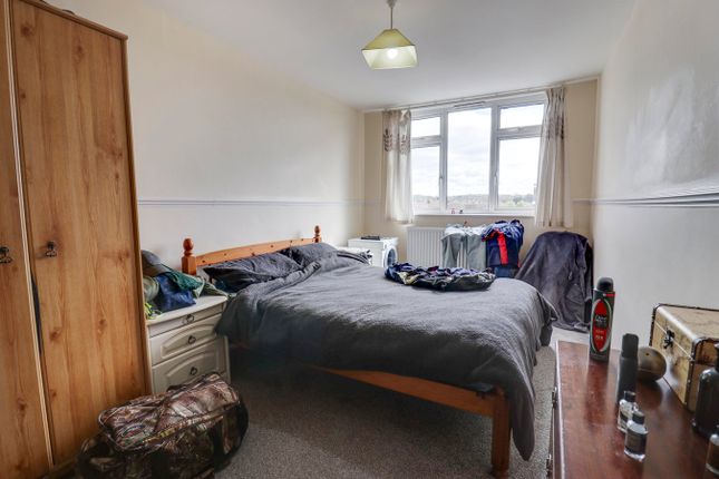 401, Longbanks, Harlow photo 4