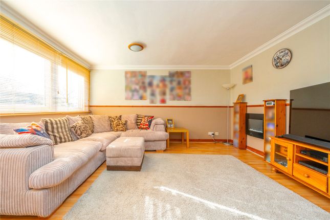 42, Annett Close, Surrey photo 2